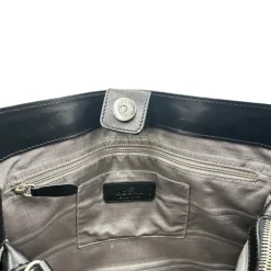 Satchel Hogan con tracolla