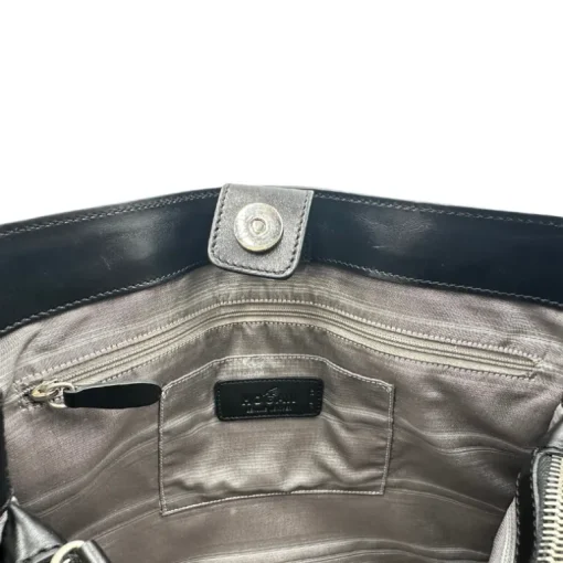 Satchel Hogan con tracolla