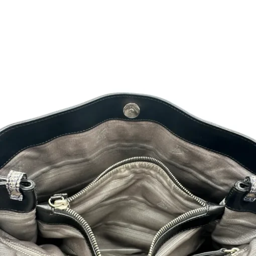 Satchel Hogan con tracolla