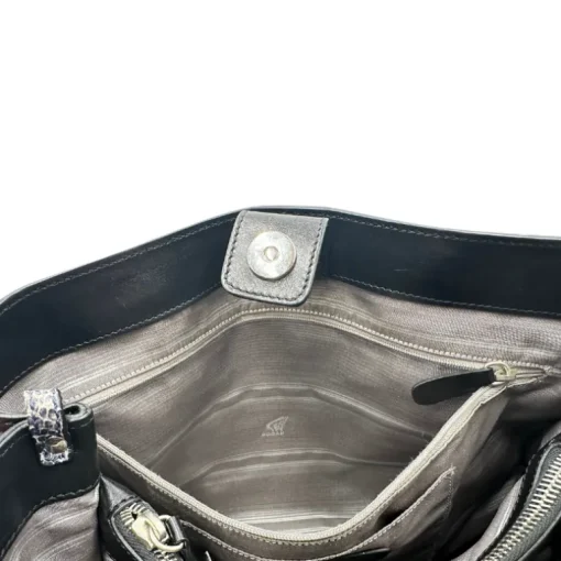 Satchel Hogan con tracolla